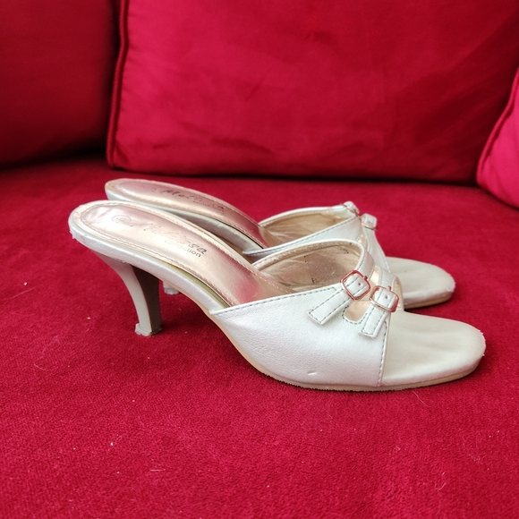 Sea foam green shoes 6M - Picture 2 of 3